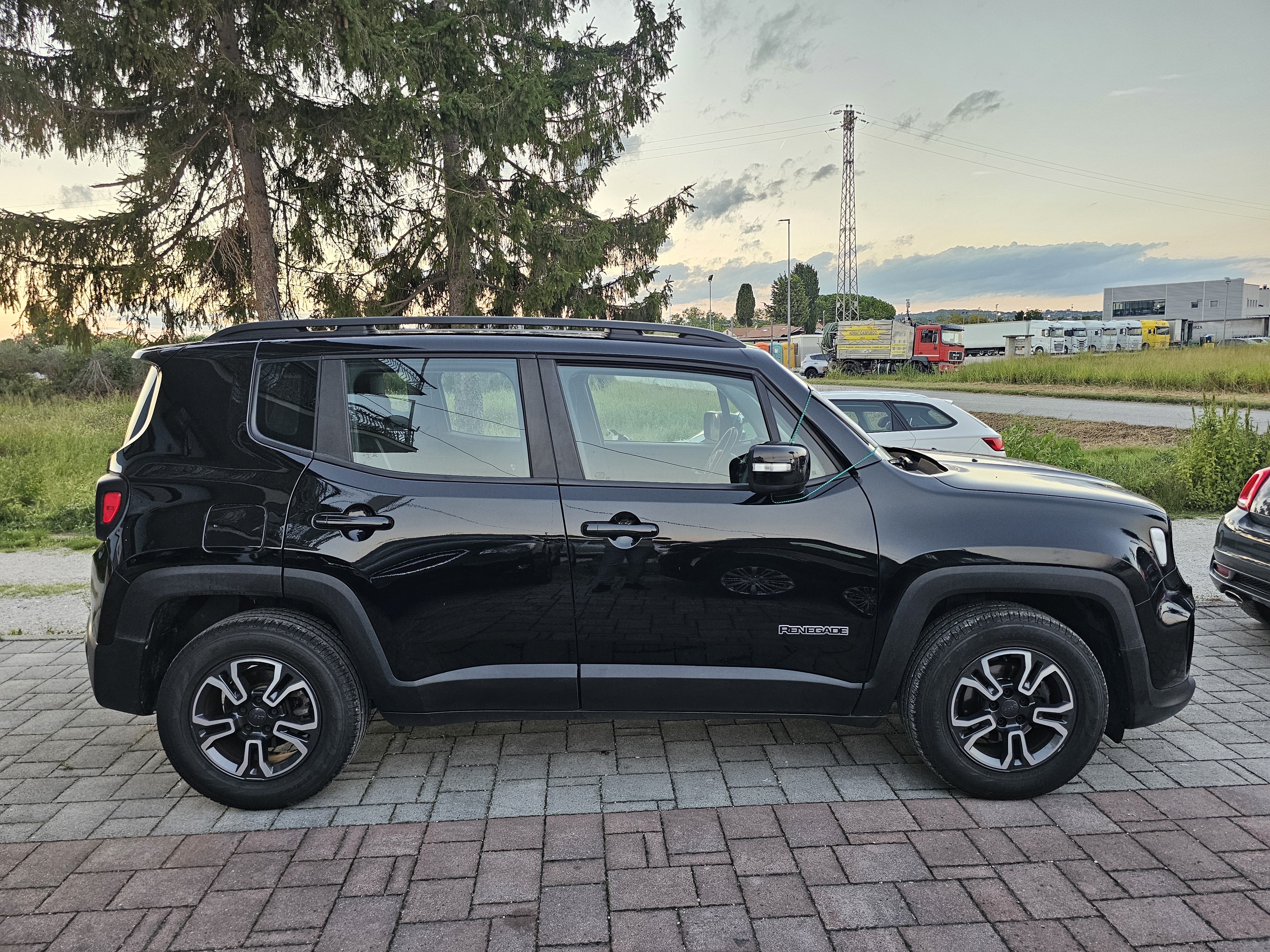Jeep <span>Renegade LONGITUDE 