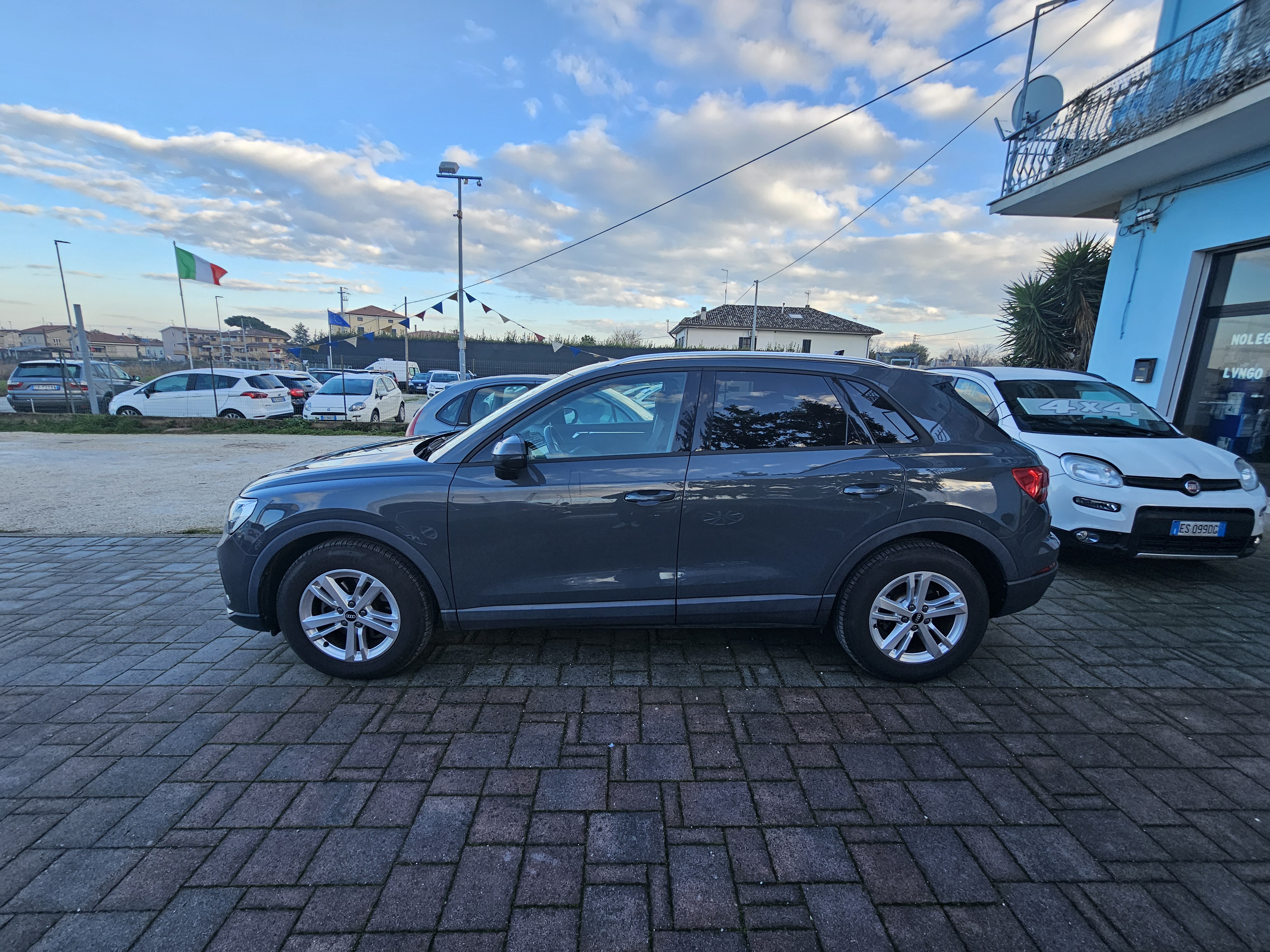 Audi <span>Q3 BUSINESS  