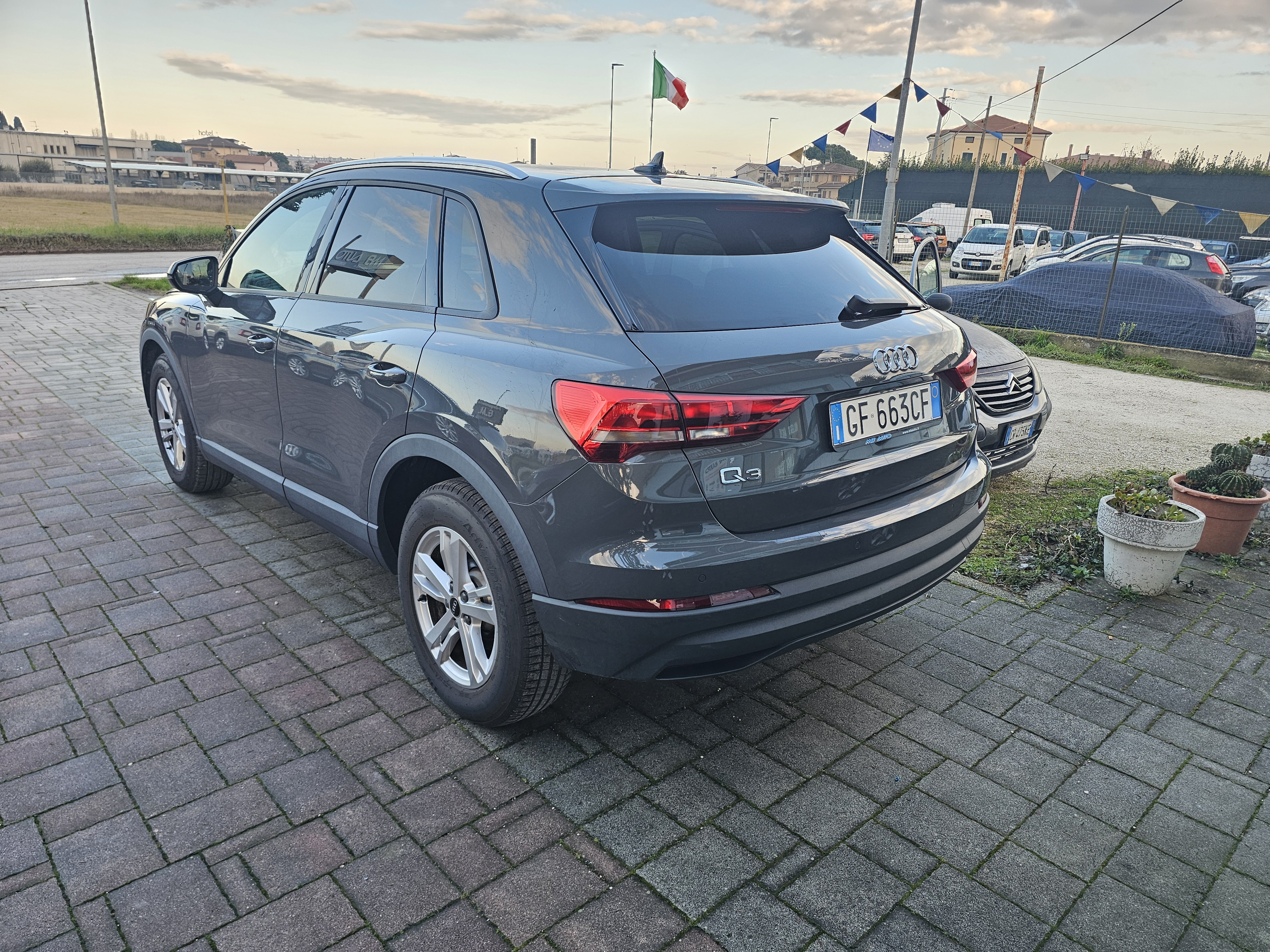 Audi <span>Q3 BUSINESS  